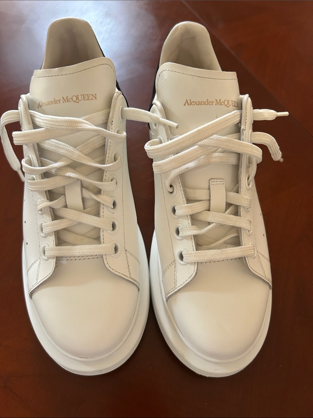 Alexander McQueen White and black Leather Low-Top Sneakers women size 8 1/2